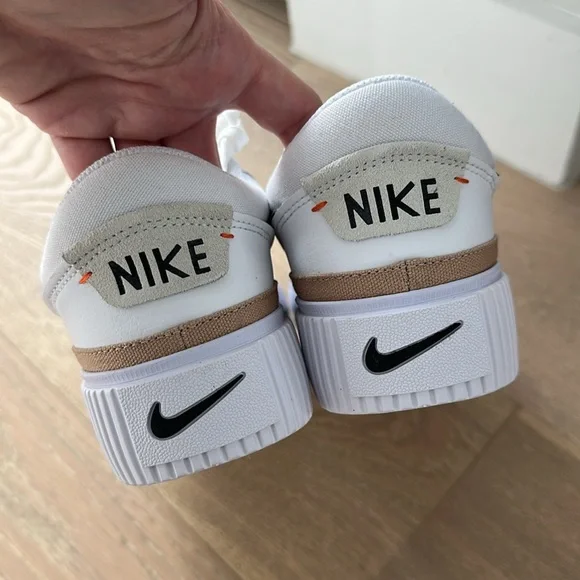 Nike Court Legacy Lift Women’s Sneakers